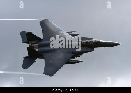 USAFE F-15E Strike Eagle practising low flying at the Mach Loop area in Wales Stock Photo