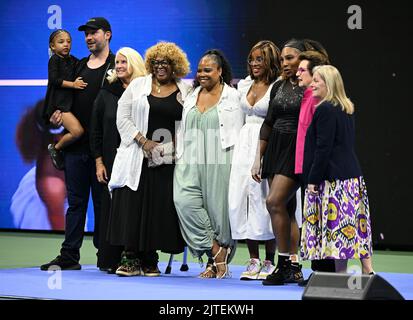 Flushing NY, USA. 29th Aug, 2022. **NO NY NEWSPAPERS** Serena Williams, Alexis Ohanian, Olympia Williams, Isha Price, Billie Jean King Gail King and Oracene Price are seen after the match as Serena Williams Vs Danka Kovinic during the 2022 US Open Tennis at the USTA Billie Jean King National Tennis Center on August 29, 2022 in Flushing Queens. Credit: Mpi04/Media Punch/Alamy Live News Stock Photo