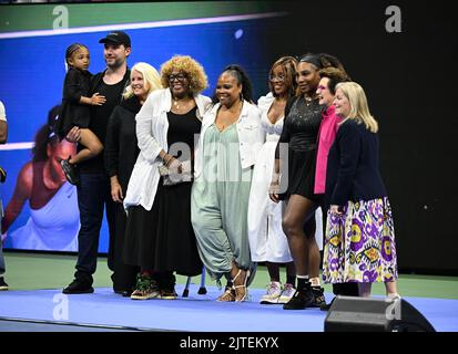 Flushing NY, USA. 29th Aug, 2022. **NO NY NEWSPAPERS** Serena Williams, Alexis Ohanian, Olympia Williams, Isha Price, Billie Jean King Gail King and Oracene Price are seen after the match as Serena Williams Vs Danka Kovinic during the 2022 US Open Tennis at the USTA Billie Jean King National Tennis Center on August 29, 2022 in Flushing Queens. Credit: Mpi04/Media Punch/Alamy Live News Stock Photo