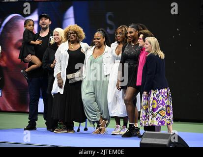 Flushing NY, USA. 29th Aug, 2022. **NO NY NEWSPAPERS** Serena Williams, Alexis Ohanian, Olympia Williams, Isha Price, Billie Jean King Gail King and Oracene Price are seen after the match as Serena Williams Vs Danka Kovinic during the 2022 US Open Tennis at the USTA Billie Jean King National Tennis Center on August 29, 2022 in Flushing Queens. Credit: Mpi04/Media Punch/Alamy Live News Stock Photo