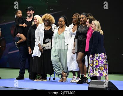 Flushing NY, USA. 29th Aug, 2022. **NO NY NEWSPAPERS** Serena Williams, Alexis Ohanian, Olympia Williams, Isha Price, Billie Jean King Gail King and Oracene Price are seen after the match as Serena Williams Vs Danka Kovinic during the 2022 US Open Tennis at the USTA Billie Jean King National Tennis Center on August 29, 2022 in Flushing Queens. Credit: Mpi04/Media Punch/Alamy Live News Stock Photo