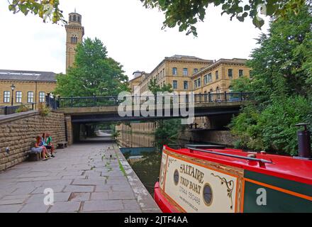 Titus No3 Saltaire Trip Boat, Leeds Liverpool Canal, wuth Mills at Saltaire, Shipley,  West Yorkshire, England, UK, BD98 8AA Stock Photo