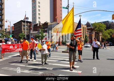 Chinese Americans carry the Catholic flag at the Feast of the Assumption at Transfiguration RC Church, Manhattan Chinatown, New York, August 14, 2022 Stock Photo