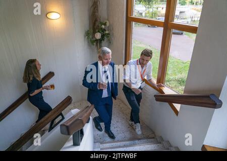 2022-08-30 19:56:06 DRIEBERGEN - Eric van der Burg, State Secretary for Asylum and Migration, and VVD MP Ruben Brekelmans talk with VVD members about the asylum file during a meeting in Driebergen. PHOTO JEROEN JUMELET netherlands out - belgium out Stock Photo