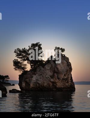 Relaxing and romantic beautiful summer dawn with  and idyllic sunlight at adriatic sea in Dalmatia. Stock Photo