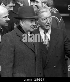 File photo dated 2/4/1989 of Soviet President Mikhail Gorbachev (left) and Irish Prime Minister Charles Haughey at Shannon Airport. Gorbachev, who as the last leader of the Soviet Union waged a losing battle to salvage a crumbling empire but produced extraordinary reforms that led to the end of the Cold War, has died at 91, according to Russian media. Issue date: Tuesday August 30, 2022. Stock Photo
