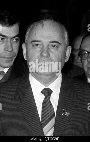 File photo dated 17/12/84 of former Russian president Mikhail Gorbachev. Gorbachev, who as the last leader of the Soviet Union waged a losing battle to salvage a crumbling empire but produced extraordinary reforms that led to the end of the Cold War, has died at 91, according to Russian media. Issue date: Tuesday August 30, 2022. Stock Photo