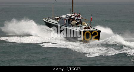 AJAXNETPHOTO. 25TH AUGUST, 2016. SOLENT, ENGLAND. - HIGH SPEED LAUNCH - RESTORED SECOND WORLD WAR RAF AIR SEA RESCUE LAUNCH HSL 102 BUILT IN 1937 AT SPEED IN THE SOLENT. VESSEL WAS ONE OF THE RAF 100 CLASS DESIGNED BY FRED COOPER AND BUILT BY BRITISH POWERBOATS AT HYTHE. PHOTO:JONATHAN EASTLAND/AJAX REF:D162508 6161 Stock Photo