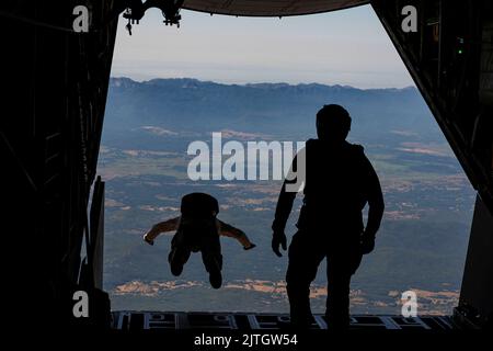 July 20, 2022 - United Kingdom - A member of the ZapovjedniÅtvo specijalnih snaga (Croatian Special Operations Forces Command) executes a military free fall (MFF) from a U.S. Air Force MC-130J Commando II assigned to the 352d Special Operations Wing near Udbina, Croatia, July 20, 2022. The MFF was part of a Joint Combined Exchange Training (JCET), which included members of the U.S. Air Forces 352d Special Operations Wing, the U.S. Armys 1st Battalion, 10th Special Forces Group (Airborne) and the ZSS. JCETs allow U.S. service members to train at the operational and tactical echelon as a combine Stock Photo