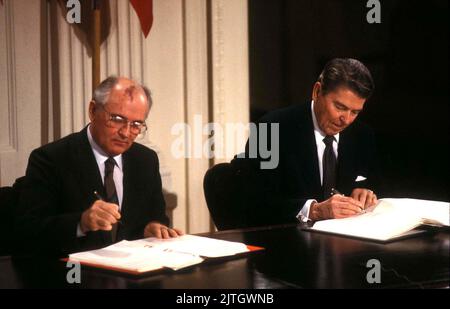 August 30, 2022, Washington, District of Columbia, USA: Mikhail Gorbachev, former Soviet leader who oversaw end of Cold War, dead at 91. Gorbachev, who was the final president of the Soviet Union before it dissolved, died in Moscow, the Central Clinical Hospital. FILE PHOTO SHOT ON: December 8, 1987, Washington, District of Columbia, USA: US President RONALD REAGAN and Soviet General Secretary MIKHAIL GORBACHEV sign the INF treaty. (Credit Image: © James Colburn/ZUMA Wire) Stock Photo