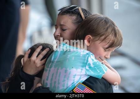 San Diego, California, USA. 10th Aug, 2022. Aircrew Survival Equipmentman 2nd Class Autmn Ybright, assigned to the Chargers of Helicopter Sea Combat Squadron (HSC) 14, greets her family during a homecoming celebration. HSC-14, as part of Carrier Air Wing (CVW) 9, embarked aboard USS Abraham Lincoln (CVN 72) and returned to Naval Air Station North Island, August. 10, 2022, following a seven-month deployment to U.S. 3rd Fleet and 7th Fleet areas of operations. CVW-9 deployed with a combination of fourth and fifth-generation platforms that predominantly represent the 'Airwing of the Future,â Stock Photo