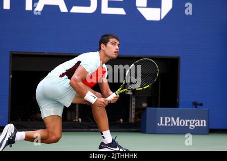 Flushing Meadows, New York, USA. 30th Aug, 2022. Carlos Alcaraz of Spain in action during his first round match against Sebastian Baez of Argentina at the U.S. Open. Credit: Adam Stoltman/Alamy Live News Stock Photo