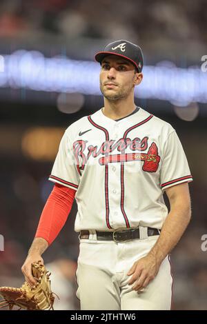 Atlanta Braves' Matt Olson (28) hits a solo home run in the fourth ...