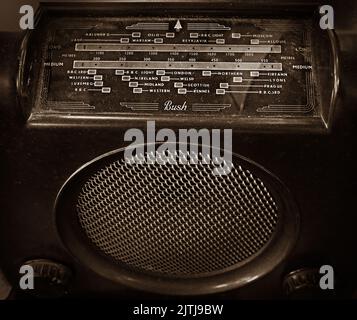 1950s Bush DAC90A valve Bakelite radio with stations scale and big speaker -  BBC, Luxemburg, BBC light, Prague, Lyons, Northern, Medium Wave Stock Photo