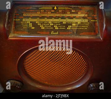 1950s Bush DAC90A valve Bakelite radio with stations scale and big speaker -  BBC, Luxemburg, BBC light, Prague, Lyons, Northern, Medium Wave Stock Photo