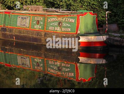 Ellen No354,green barge,Johnsons of Lymm,Red Bull Basin, on the Bridgewater Canal at Grappenhall / Thelwall with reflection, Warrington, Cheshire, WA4 Stock Photo