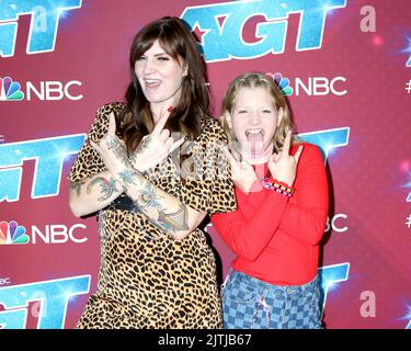 LOS ANGELES - AUG 30:  Hannah Lumber, Harper Jerret at the America's Got Talent Season 17 - Live Show Red Carpet  at Pasadena Sheraton Hotel on August 30, 2022 in Pasadena, CA Stock Photo