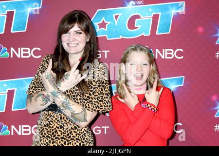 August 30, 2022, Pasadena, CA, USA: LOS ANGELES - AUG 30:  Hannah Lumber, Harper Jerret at the America's Got Talent Season 17 - Live Show Red Carpet  at Pasadena Sheraton Hotel on August 30, 2022 in Pasadena, CA (Credit Image: © Kay Blake/ZUMA Press Wire) Stock Photo