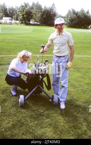 INGEMAR STENMARK Swedish alpine skier with first wife Ann Uvhagen at golf course Stock Photo