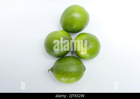 Four whole lemons on a white background, with a top angle, placed next to each other, with two standing and the others lying down Stock Photo