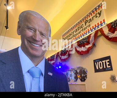 Racine, Wisconsin, USA. 31st Aug, 2022. Signage at the Racine, Wisconsin County Democratic Party headquarters in downtown Racine is shown Wednesday August 31, 2022. Lt. Gov. Mandela Barnes hopes to defeat incumbent U.S. Sen. Ron Johnson (R-Wisconsin) and Gov. Tony Evers hopes to retain his seat in a race against Republican nominee Tim Michels. (Credit Image: © Mark Hertzberg/ZUMA Press Wire) Stock Photo