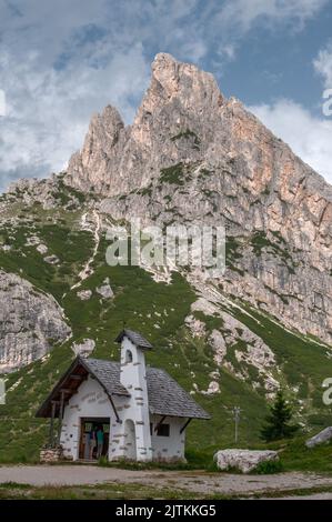 Small Chapel at Passo Falzarego, Sass de Stria mountain, Dolomites, Italy Stock Photo