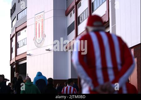 Stoke City fans make their way to the stadium before the Sky Bet Championship match at the bet365 Stadium, Stoke-on-Trent. Picture date: Wednesday August 31, 2022. Stock Photo