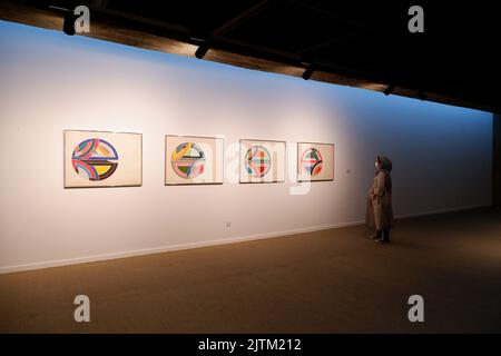 Tehran, Tehran, Iran. 30th Aug, 2022. People tour the Minimalism and Conceptual Art'' exhibition at the Tehran Museum of Contemporary Art in Iran on August 30, 2022. The show features the creations of 34 Western artists, representing contemporary western art for the first time in decades, according to the museum's official statement. The exhibition, which features pieces by American artists and features two styles of minimalism and conceptual art, is on display until September 18th. (Credit Image: © Shahrzad Vafa via ZUMA Press Wire) Stock Photo