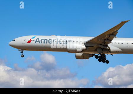 アメリカン航空Boeing 777-300ER Boeing 777-300ER aircraft of American Airlines arriving at