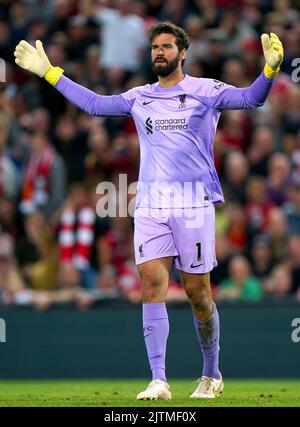 alisson becker pink kit