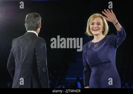 London, UK. 31st Aug, 2022. Rishi Sunak and Liz Truss together on stage. The final hustings in the Conservative Party leadership race, held at Wembley Arena, sees Liz Truss and Rishi Sunak compete to lead the party and become the next Prime Minister. Credit: Imageplotter/Alamy Live News Stock Photo