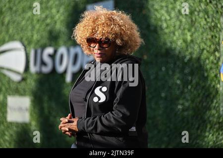 New York, USA. 31st Aug, 2022. Oracene Price seen arriving at the US Open at the USTA Billie Jean King National Tennis Center in Flushing Meadow Corona Park in the Queens borough of New York City, August 31, 2022. Serena Williams is set to compete in her second round match-up against Anett Kontaveit. (Photo by Anthony Behar/Sipa USA) Credit: Sipa USA/Alamy Live News Stock Photo