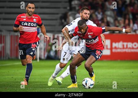 Lille, France - 31/08/2022, Ismaily GONCALVES DOS SANTOS of Lille, Andy DELORT of Nice and Tiago DJALO of Lille during the French championship Ligue 1 football match between LOSC Lille and OGC Nice on August 31, 2022 at Pierre Mauroy stadium in Villeneuve-d'Ascq near Lille, France - Photo: Matthieu Mirville/DPPI/LiveMedia Stock Photo