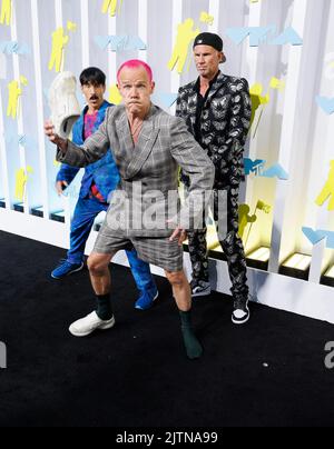 28 August 2022 - Newark, New Jersey - Anthony Kiedis, Flea, and Chad Smith, Red Hot Chili Peppers. 2022 MTV Video Music Awards held at the Prudential Center. (Credit Image: © Shawn Punch/AdMedia via ZUMA Press Wire) Stock Photo