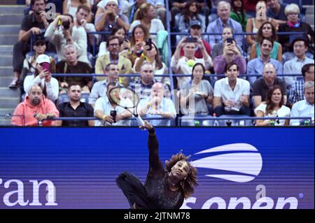 New York, USA. 31st Aug, 2022. Serena Williams, of the United States, serves during her 2022 US Open Tennis tournament women's singles second round match against Anett Kontaveit, from Estonia, at the USTA Billie Jean King National Tennis Center in Flushing Meadows Corona Park New York, August 31, 2022. Serena Williams defeated Kontaveit in three sets. (Photo by Anthony Behar/Sipa USA) Credit: Sipa USA/Alamy Live News Stock Photo