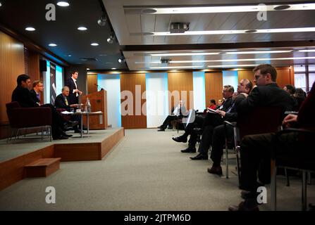 Andy Burnham, Richard Vize, Dan Wellings and Chris Ham speaking at The King's Fund Breakfast Debates 17/04/10 Stock Photo