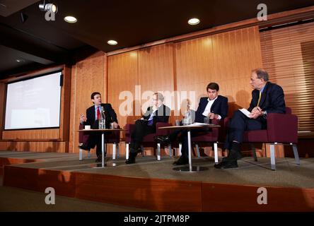 Andy Burnham, Richard Vize, Dan Wellings and Chris Ham speaking at The King's Fund Breakfast Debates 17/04/10 Stock Photo