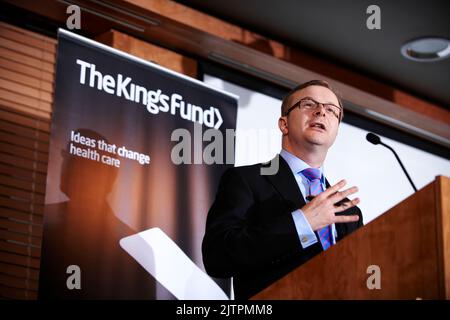 Andy Burnham, Richard Vize, Dan Wellings and Chris Ham speaking at The King's Fund Breakfast Debates 17/04/10 Stock Photo