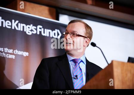 Andy Burnham, Richard Vize, Dan Wellings and Chris Ham speaking at The King's Fund Breakfast Debates 17/04/10 Stock Photo