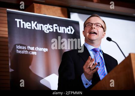 Andy Burnham, Richard Vize, Dan Wellings and Chris Ham speaking at The King's Fund Breakfast Debates 17/04/10 Stock Photo