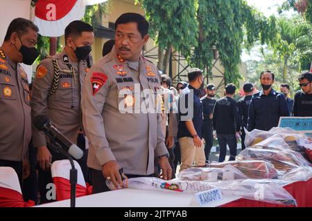 Makassar, South Sulawesi, Indonesia. 1st Sep, 2022. The Head of the South Sulawesi Police, Inspector General of Police Nana Sudjana witnessed evidence resulting from the disclosure of criminal cases for three weeks in an operation called OPERASI SIKAT which was held in Makassar City, Gowa Regency and Maros Regency. Dozens of crime suspects and evidence were successfully secured and presented at a press conference held at the South Sulawesi Police Headquarters, Wednesday, September 1, 2022. The cases revealed were robbery, theft, and crimes of assault using arrows. (Credit Image: © Herwin B Stock Photo