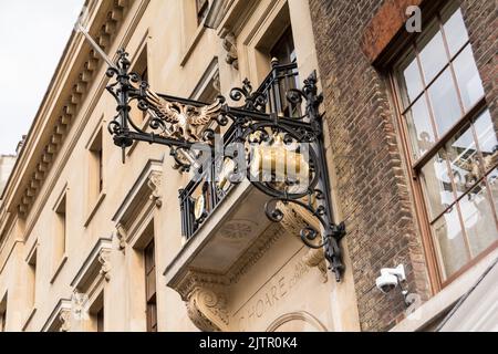 The 'Sign of the Golden Bottle' outside C. Hoare & Co., Britain's oldest private deposit bank, on Fleet Street, London, England, UK Stock Photo