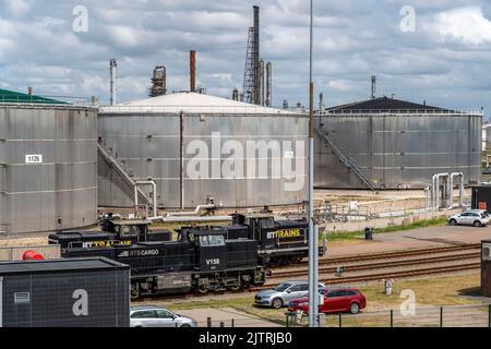 Shell Pernis refinery, largest refinery in Europe, production, logistics and tank facilities, production of various petroleum products, such as petrol Stock Photo
