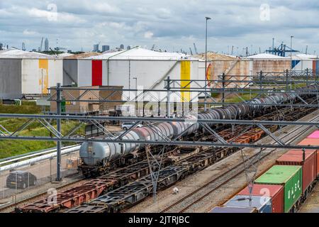 Shell Pernis refinery, largest refinery in Europe, production, logistics and tank facilities, production of various petroleum products, such as petrol Stock Photo