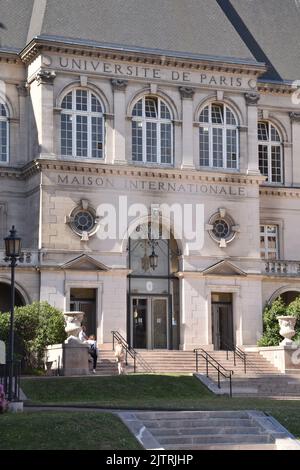 The Imposing Maison Internationale Of The Cité Internationale ...