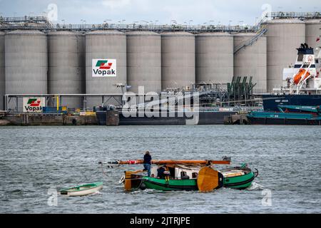 Vopak Terminal Vlaardingen, Large tank farm, independent terminal with deep sea access in the port of Rotterdam, specialised in the storage of vegetab Stock Photo