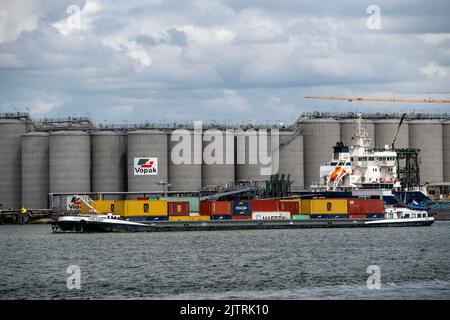 Vopak Terminal Vlaardingen, Large tank farm, independent terminal with deep sea access in the port of Rotterdam, specialised in the storage of vegetab Stock Photo