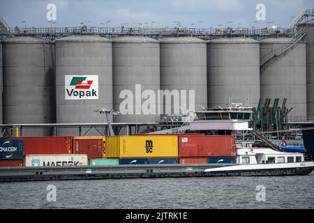 Vopak Terminal Vlaardingen, Large tank farm, independent terminal with deep sea access in the port of Rotterdam, specialised in the storage of vegetab Stock Photo