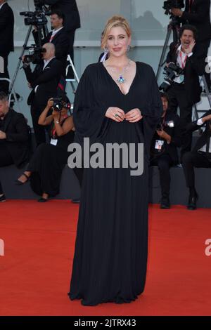 Venice, Italy. 01st Sep, 2022. Greta Gerwig attends the 'White Noise' and opening ceremony red carpet at the 79th Venice International Film Festival on August 31, 2022 in Venice, Italy. Photo: Paolo Cotello/imageSPACE Credit: Imagespace/Alamy Live News Stock Photo