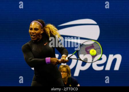 Serena Williams playing against Wang Qiang and setting her 100th US Open win cheered by the crowd Stock Photo